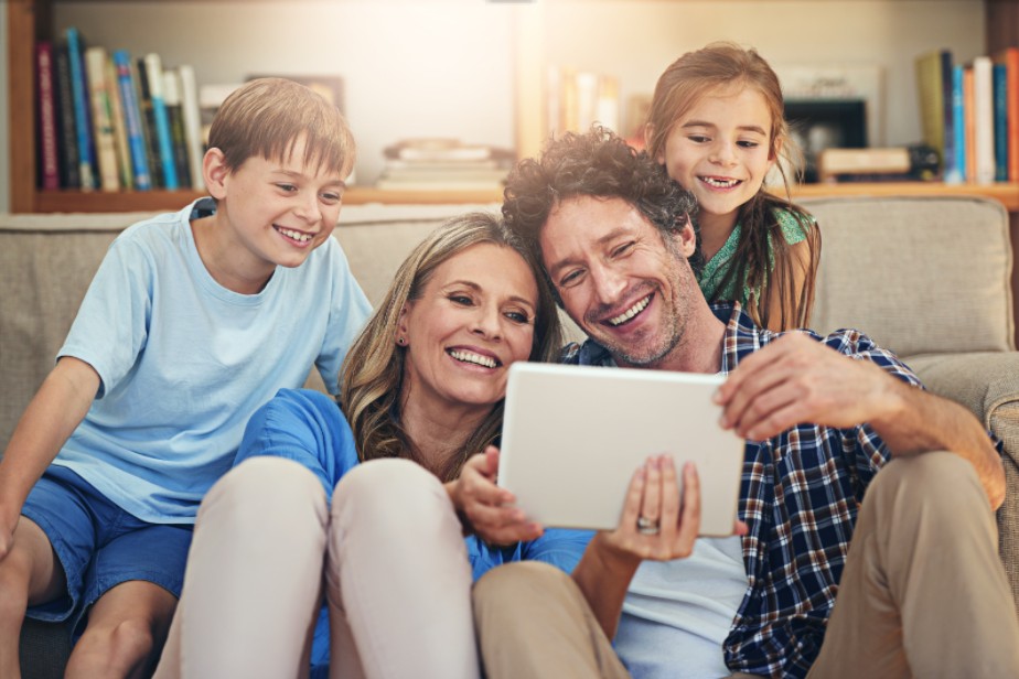 La santé des jeunes et les écrans en contexte post-pandémique&nbsp;: Comment outiller les parents à promouvoir une utilisation équilibrée et à faible risque&nbsp;? 